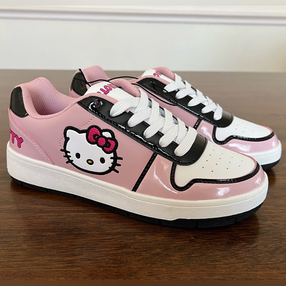 NWT Women’s Hello Kitty court sneakers